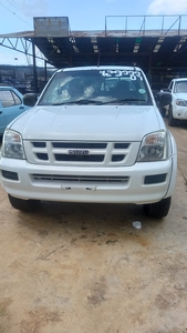 Am selling isuzu kb250d and many more cars