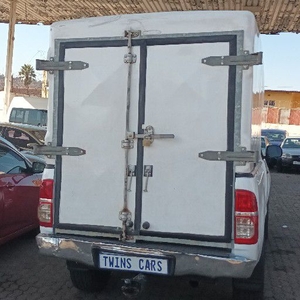 Toyota Hilux 2.5 single Cab D4d Manual with Canopy