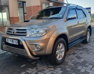 2011 TOYOTA FORTUNER 3.0 D4D FULL SERVICE HISTORY