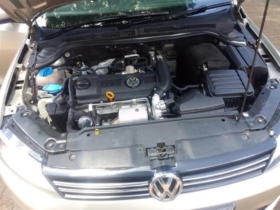 2014 VW Jetta 6 tsi 1.4 Manual, Petrol, Gold color Sunroof, leather interior
