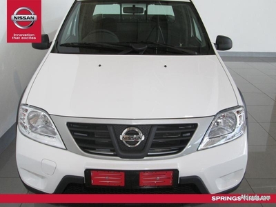 2015 Nissan Np200 1. 6 8V A/A + Safety Pack