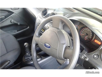 Red Ford Figo 1. 4 TDCI Ambiente Red
