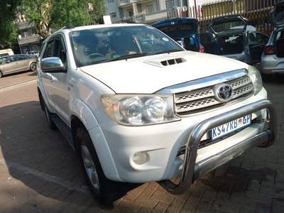 2010 Toyota Fortuner 3.0 D-4D 4x2 AT, White with 120000km available now!