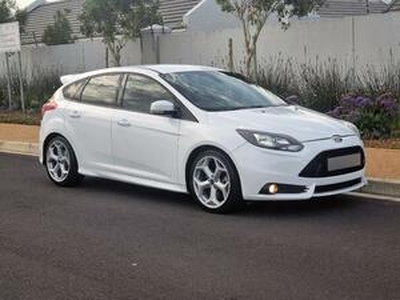 Ford Focus 2013, Manual, 2 litres - East London