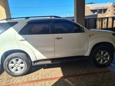 Toyota Fortuner 2010, Manual, 3 litres - Johannesburg