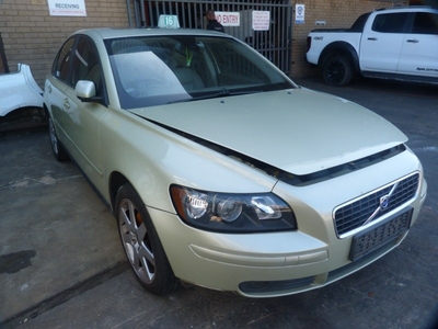 Volvo S40 T5 Manual Gold - 2005 STRIPPING FOR SPARES