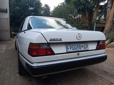 W124 Mercedes Benz 260E 1992