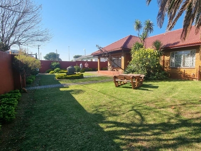 Guest House For Sale in Rhodesfield