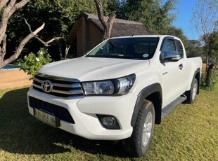 2017 Toyota Hilux 2.8GD-6 Xtra cab 4x4 Raider For Sale in North West, Klerksdorp
