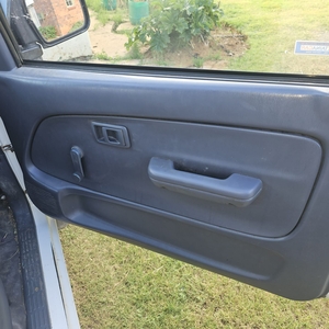 1998 toyota hilux 1.8 petrol. Canopy with towbar very neat.