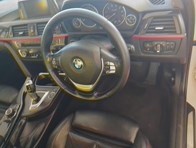 BMW 320i F30