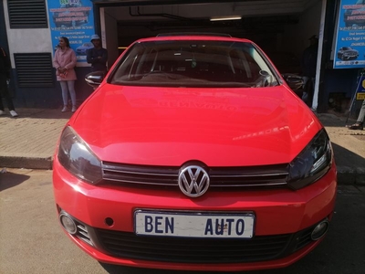 2012 Volkswagen Golf 1.6 Comfortline, Red with 76000km available now!