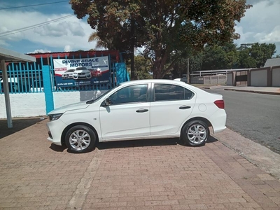 Honda Amaze 1.2 Comfort, White with 42000km, for sale!