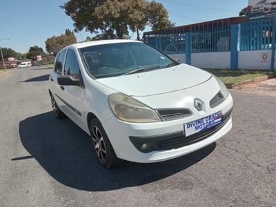 Renault Clio 3 1.5 dCi Expression 5-Door, White with 140000km, for sale!
