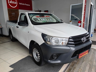 WHITE Toyota Hilux 2.0 VVT-i with 121064km available now!