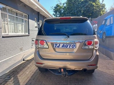 Used Toyota Fortuner 4.0 V6 Auto 4x4 for sale in Gauteng
