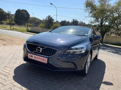 Used Volvo V40 T3 Momentum for sale in Gauteng