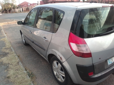 RENAULT SCENIC 2 FOR SALE THE PRICE IS NEGOTIABLE