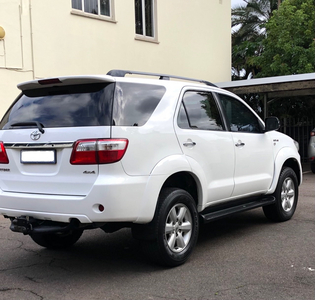 4X4 Toyota Fortuner 3.0D-4D SUV