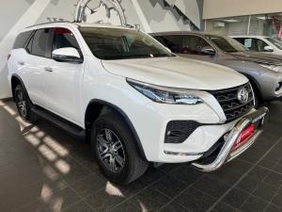 Toyota Fortuner 2.4GD-6 manual