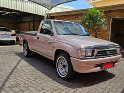 Toyota Hilux 2000, Manual, 2.4 litres - East London