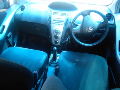 2011 Toyota Yaris 5Door Zen3 Hatch MINT Manual Cloth Seats Well Maintai
