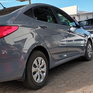 Hyundai Accent 1.6 manual Petrol Sedan