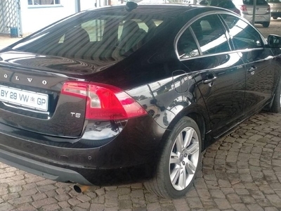 Used Volvo XC60 T5 Essential Auto for sale in Gauteng