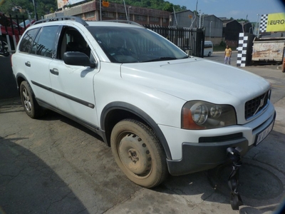 Volvo XC90 2.5T AND AT White - 2004 STRIPPING FOR SPARES