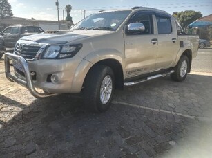 2013 Toyota Hilux 4.0 V6 double cab Raider For Sale in Gauteng, Johannesburg