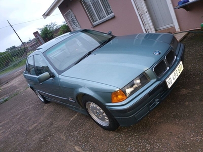 BMW 316i (E36)