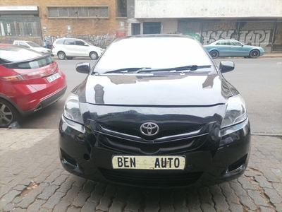 2005 Toyota Yaris 1.3 5-Door, Black with 122000km available now!