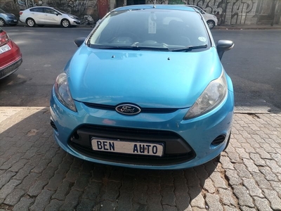 2009 Ford Fiesta 1.4 Ambiente, Blue with 98000km available now!