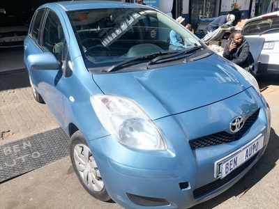 2010 Toyota Yaris 1.3 T3 5-Door, Blue with 83000km available now!