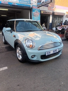 2013 MINI Hatch 3-Door Cooper, Blue with 89000km available now!