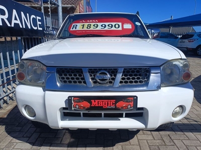 2013 Nissan NP300 Hardbody 2.4 Hi-Rider D/Cab 4x4, White with 147023km available now!