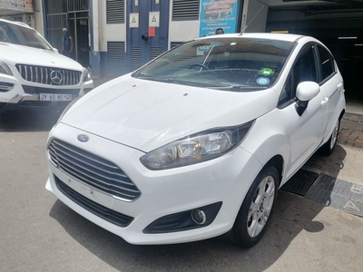 2014 Ford Fiesta 1.4 Ambiente, White with 98000km available now!