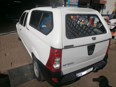 2017 Nissan NP200 1.6 8V A/C, White with 76000km available now!