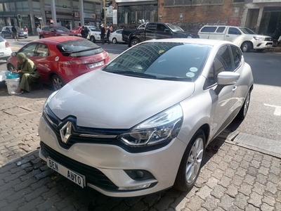 2018 Renault Clio 1.2 Expression Generation, Silver with 31000km available now!