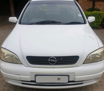 White Opel Astra 1.6, 2000 model