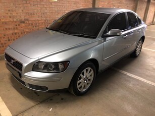 Used Volvo S40 2.4i for sale in Gauteng