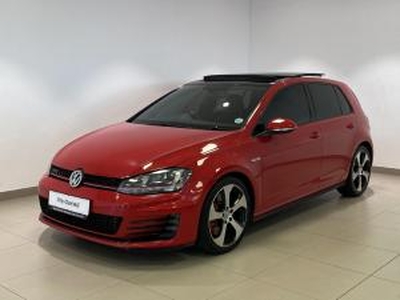 Volkswagen Golf VII GTi 2.0 TSI DSG