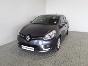 Renault Clio IV 900T Authentique 5-Door