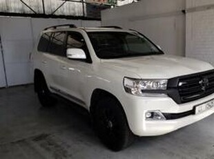 Toyota Land Cruiser 100 2018, Automatic, 4.5 litres - George