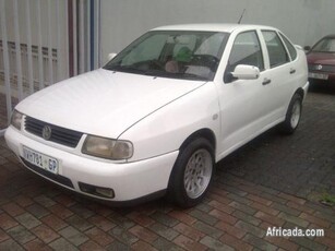 VW POLO CLASSIC 2002 MILLENUIM DASH WITH MAGS BARGAIN R30 000-00