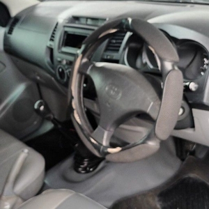 Toyota Hilux 2.0 Vvti Single Cab with canopy manual Petrol