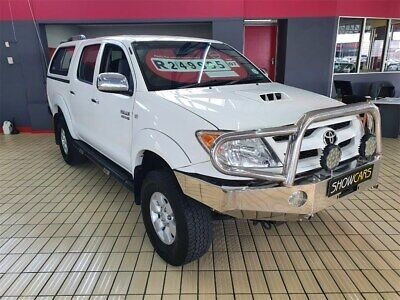 2014 Toyota Hilux 3.0 D-4D D/cab R/Body Raider Legend 45 for sale with 243085 kms!!CALL YUNUS @