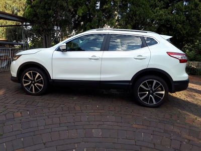 Nissan qashqai 1.2 .model 2014 ,with full service history, one owner