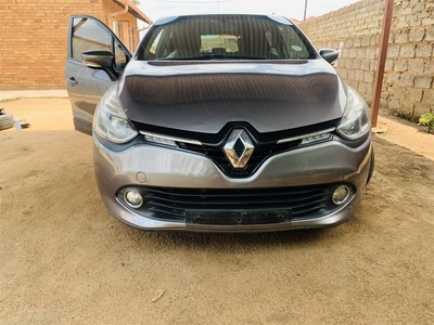 Renault Clio ,model 2018,condition 100 %,service book yes,service history good