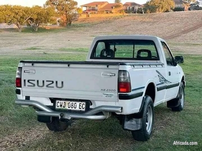 Used Car Izuzu bakkie 250KB. for sell 0734702887